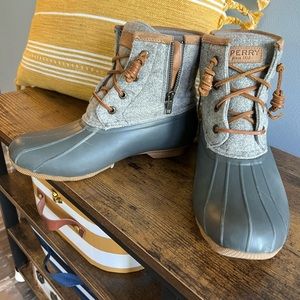 Sperry boots in Gray size 8 barely worn.  Can no longer wear.